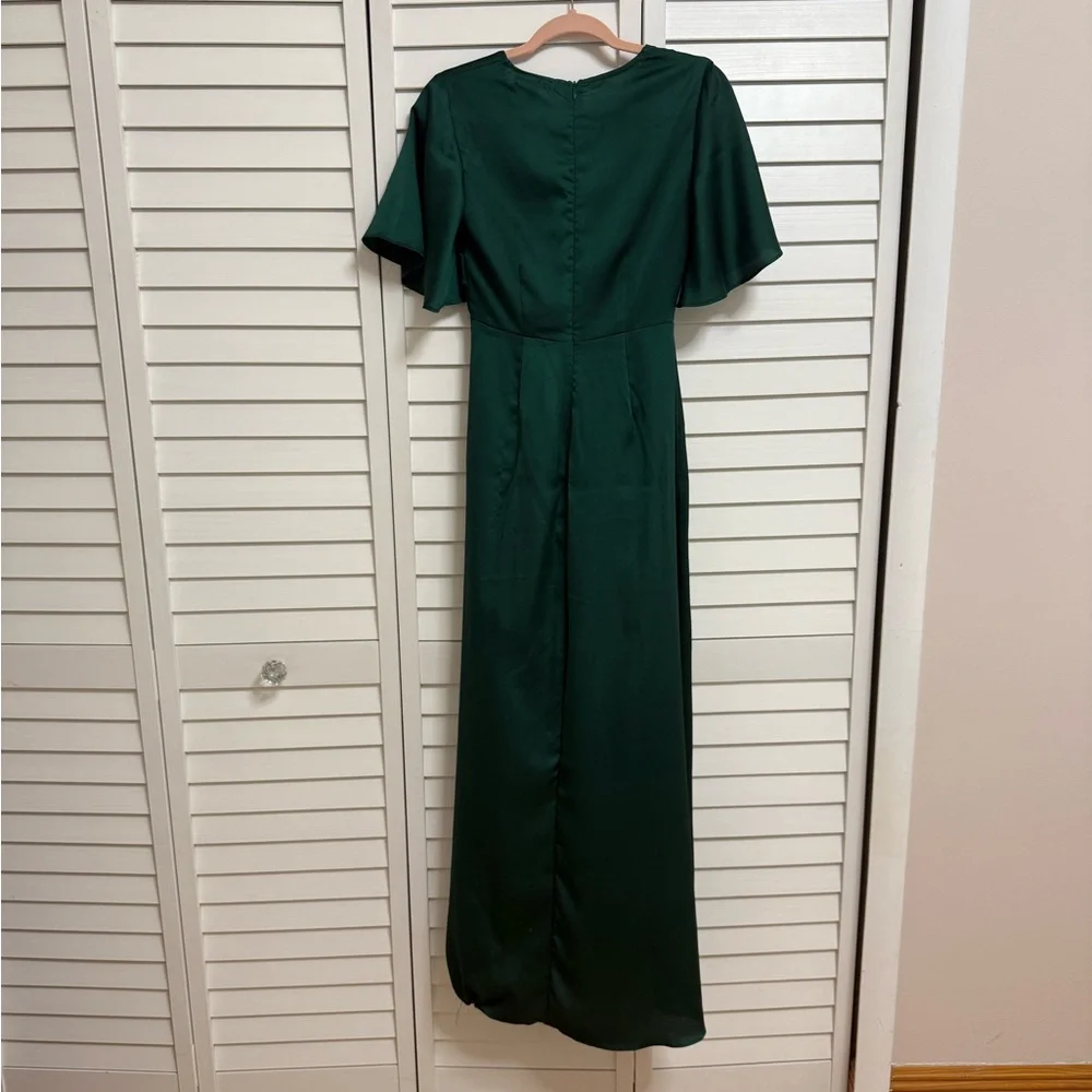 Elegant Green Satin V-Neck Maxi Dress - Picture 3 of 5